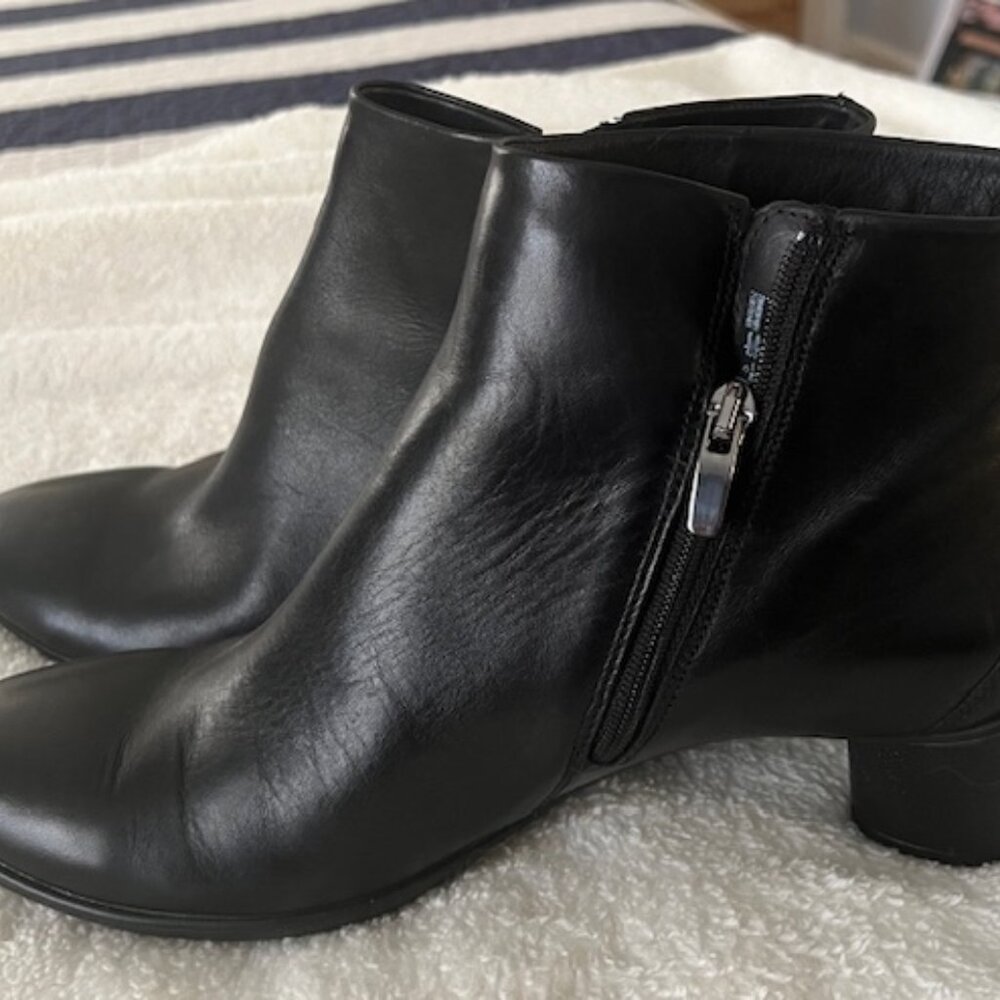 Ecco Boots - Picture 3 of 4